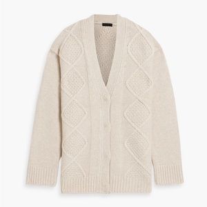 Cardigan
Cable-knit
Wool
Mid-weight knit
Dry clean
Imported
100% Wool
